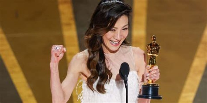 
“A cross to bear” – Fans upset after Michelle Yeoh doesn’t win Best Actress at the Critics’ Choice Awards 2023 