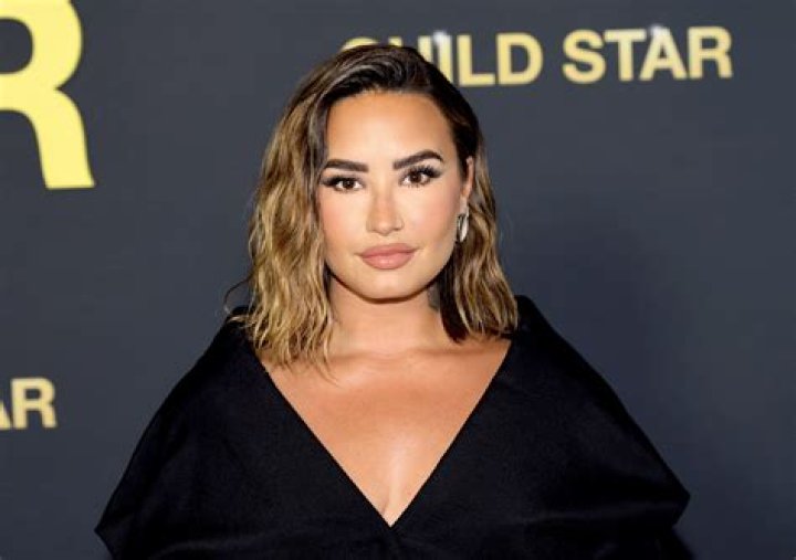 
A Line Of Luke Rockhold Celebrities Ex Girlfriend With The Likes Of Demi Lovato 