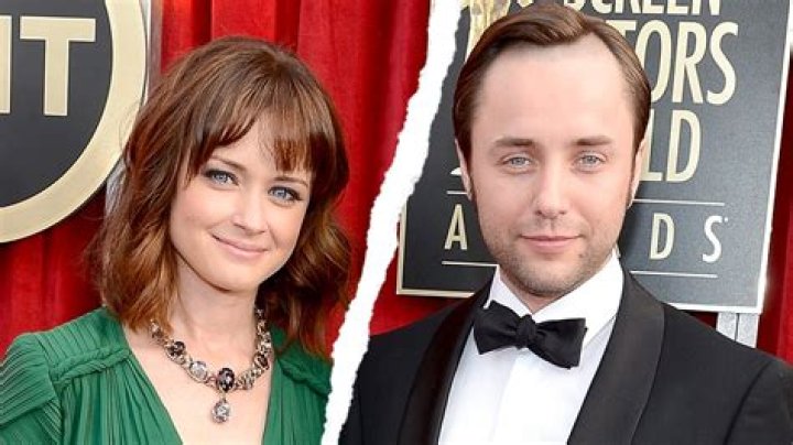 
Alexis Bledel And Vincent Kartheiser Finalize Their Divorce After 8 Years Of Marriage 