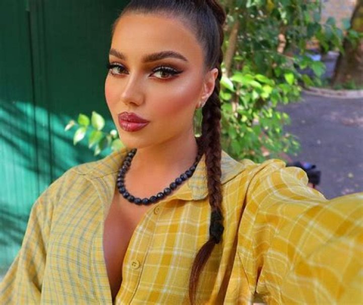 
Arabella Chi Height, Weight, Net Worth, Age, Birthday, Wikipedia, Who, Instagram, Biography 