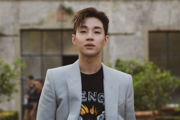 Is Henry Lau Married to Wife? Or Dating a Girlfriend?