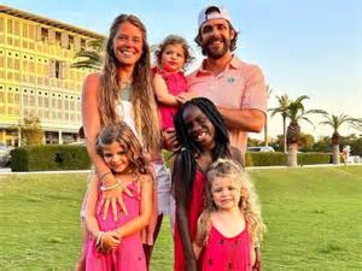 
Is Trace Adkins Related to Thomas Rhett? Georgia Singer Family: Brother, Sister 