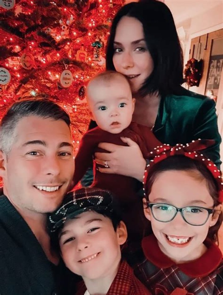 
Jennifer Love Hewitt’s Family With Husband Brian Hallisay and Their Kids 