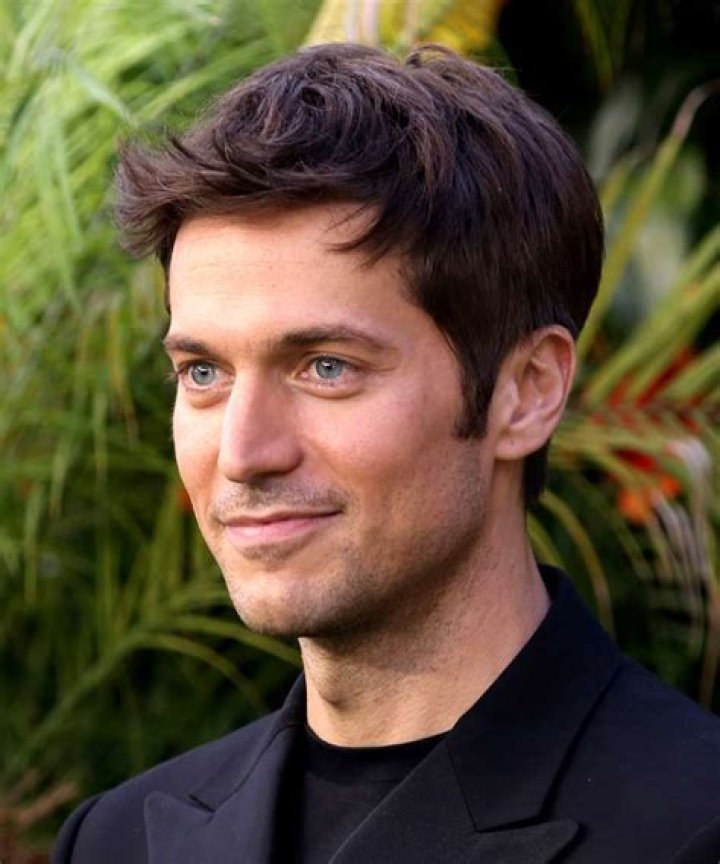 Lucas Bravo Height, Weight, Net Worth, Age, Wiki, Who, Instagram, Biography