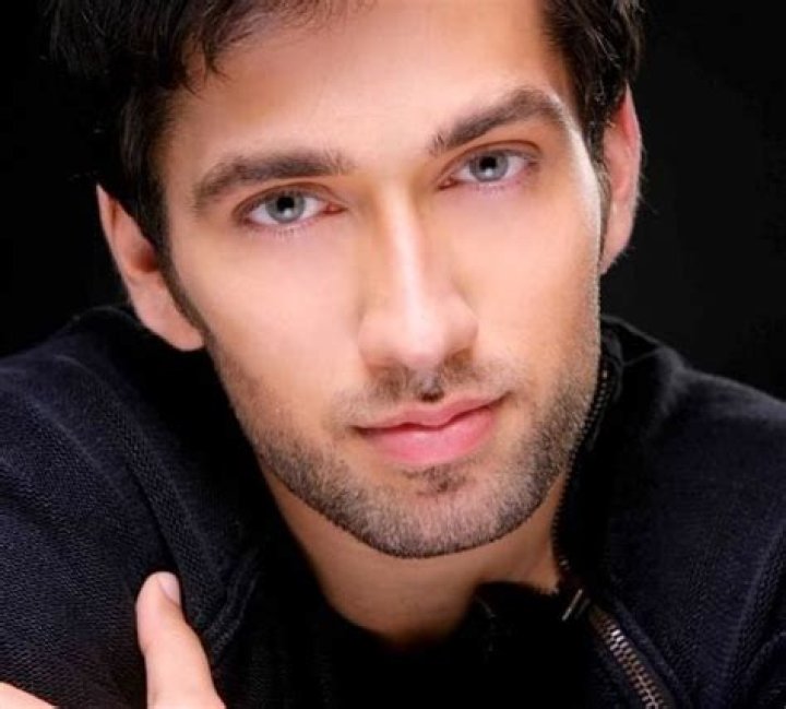 
Nakuul Mehta Height, Weight, Net Worth, Age, Birthday, Wikipedia, Who, Nationality, Biography 