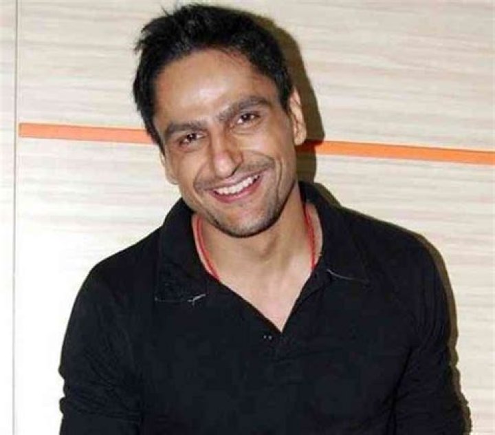 
Parag Tyagi Height, Weight, Net Worth, Age, Birthday, Wikipedia, Who, Nationality, Biography 