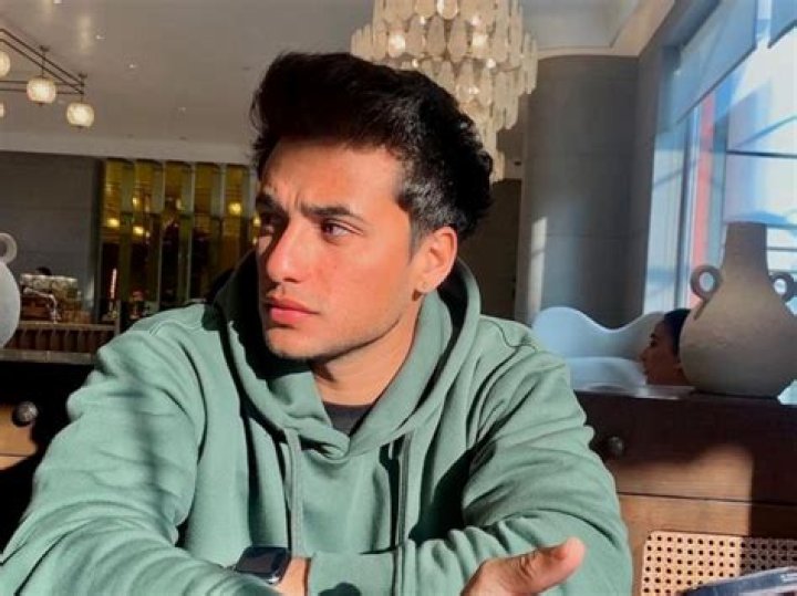 Paras Sharrma Height, Weight, Net Worth, Age, Birthday, Wikipedia, Who, Instagram, Biography