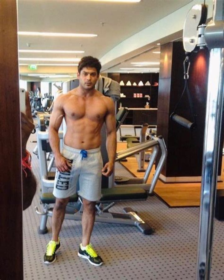 
Siddharth Shukla Height, Weight, Net Worth, Age, Birthday, Wikipedia, Who, Nationality, Biography 
