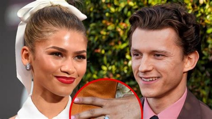 
Zendaya Goes Blonde, Flaunts Her Sunshine Curls In An Instagram Story 
